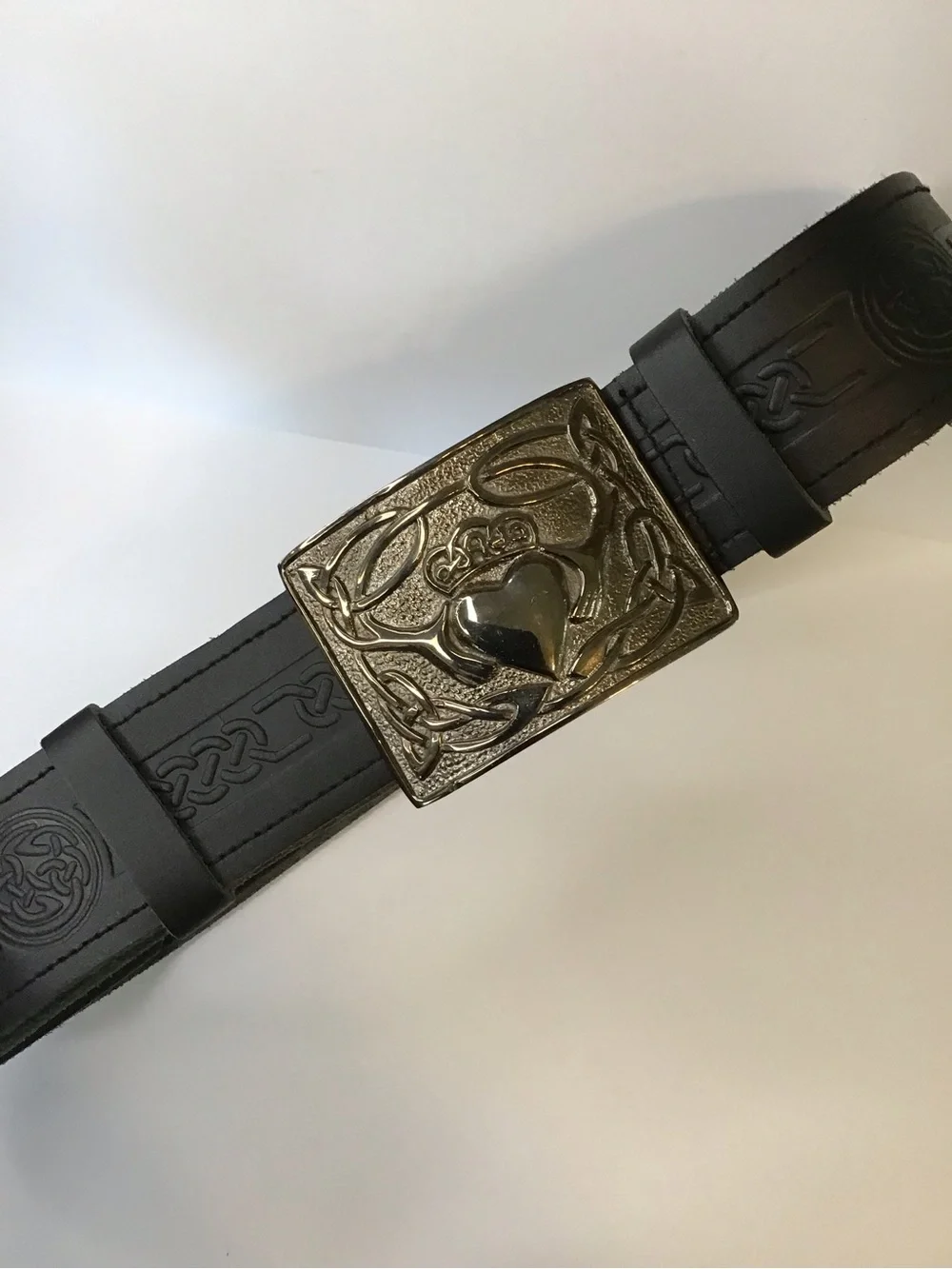 KILT BELT Men's Black Embossed Leather Belt with Celtic Heart Buckle NEW